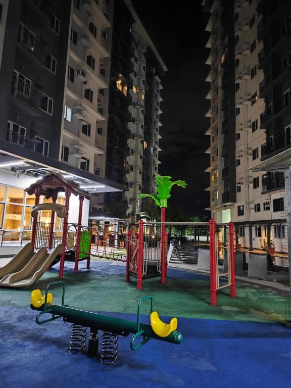 LuxHomme 2Bedroom Modern Condo in Quezon city Apartment in Quezon City
