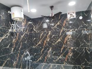 Pinnacle of Luxury Home Stays with  Lavish Bathtub Apartment in Delhi