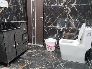 Pinnacle of Luxury Home Stays with  Lavish Bathtub Apartment in Delhi