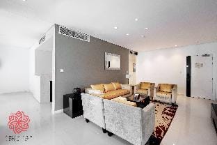 Waterfront 3bdr apartment in Canal Views Apartment in Dubai