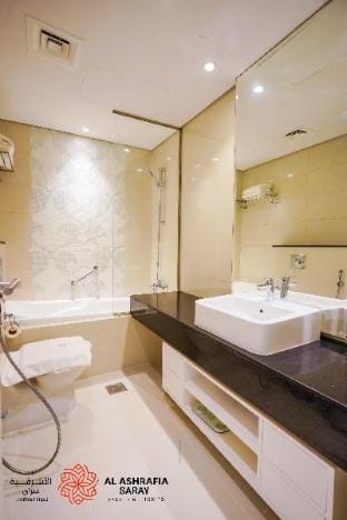 Fabulous 1bdr apartment in Canal Views Apartment in Dubai