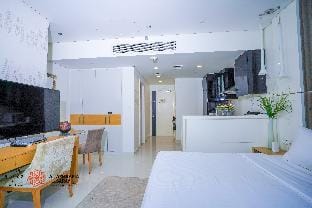 Wonderous studio in Canal Views Apartment in Dubai