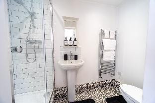 Luxury Modern 3BDR/ 3 en-suite/ City Centre/ Arena Apartment in Leeds