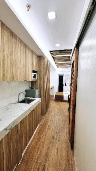 Zen Haven: Your Japandi Oasis/ Free Pool for Guest Apartment in Quezon City