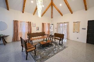 GAV’s Abode: Your spacious home in Duma Vacation rental in Dumaguete