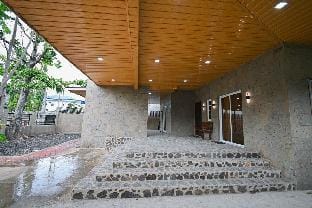 GAV’s Abode: Your spacious home in Duma Vacation rental in Dumaguete