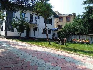 Dilan Residency-Entire Cozy bungalow for 10 guests Vacation rental in India