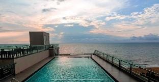 Tropical Sunsets No 8 by TWR Apartment in Negombo