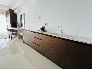 Tropical Sunsets No 8 by TWR Apartment in Negombo