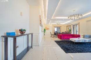Rimal 4 - 4BR +Maid's room & Breathtaking Sea View Apartment in Dubai