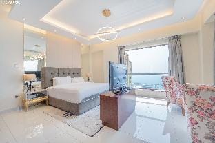 Rimal 4 - 4BR +Maid's room & Breathtaking Sea View Apartment in Dubai