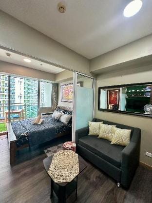 Condo in Parañaque w/PS4 beach view  Apartment in Paranaque