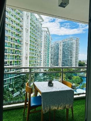 Condo in Parañaque w/PS4 beach view  Apartment in Paranaque