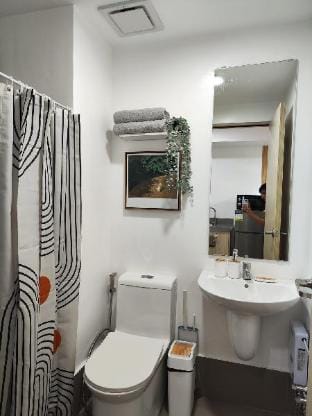 Aesthetic 1 Bedroom w/ Balcony Vacation rental in Mandaluyong