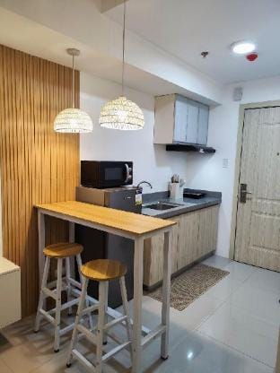 Aesthetic 1 Bedroom w/ Balcony Vacation rental in Mandaluyong