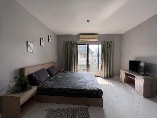 "Emerald" room Kingsize bed Apartment in Pattaya City