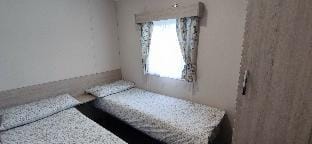 2 Bedrooms Caravan within Seawick Holiday Park Vacation rental in Tendring District