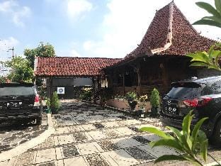 Griya Lathifah Homestay Vacation rental in Special Region of Yogyakarta