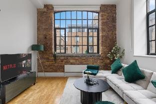 Cosy & Spacious | Steps from King's Cross Station Apartment in London Borough of Islington