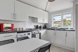 Cosy Living & Free Parking, 20 mins to Central LDN Apartment in London Borough of Islington