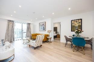 Excel Pad 3 Bed 3 Bath Apartment Vacation rental in London