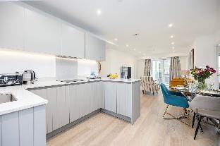 Excel Pad 3 Bed 3 Bath Apartment Vacation rental in London