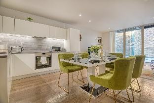 Amazing Apartment near City Airport/ExCeL Vacation rental in London
