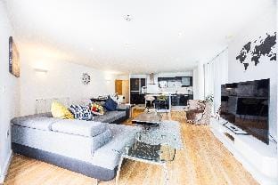 Ross Corner 3 Bed 2 Bath Apartment  Apartment in London