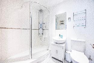 Koks Mews 2 Bed 2 Bath Executive Apartment Apartment in London