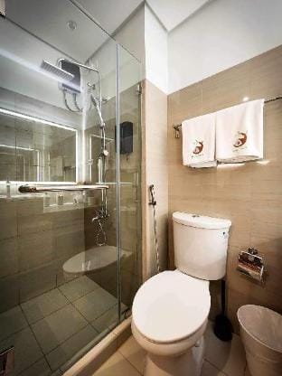 Dahlia Suite by YourNest @Shore2 (Wifi+Netflix) Vacation rental in Pasay