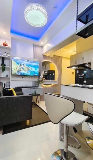 Sky High Suites - Royal Oceancrest Mactan Apartment in Lapu-Lapu City