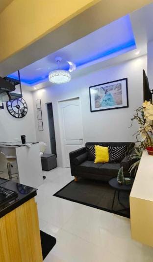 Sky High Suites - Royal Oceancrest Mactan Apartment in Lapu-Lapu City