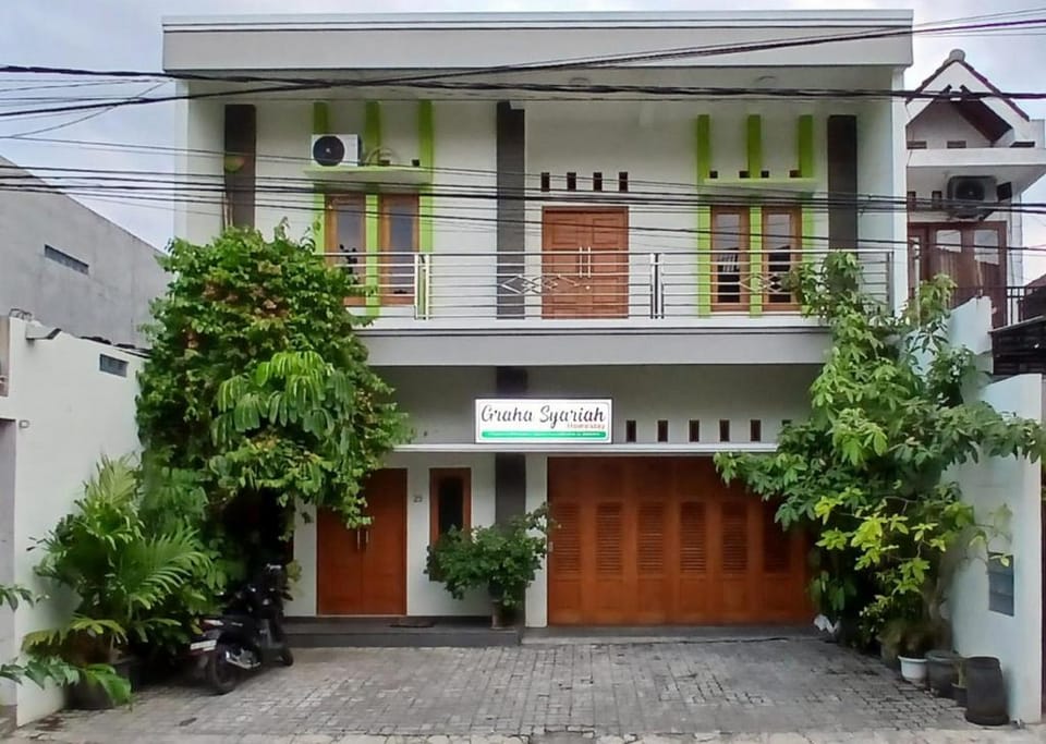 Graha Syariah Homestay Jogokariyan Mitra RedDoorz Hotel in Yogyakarta