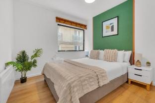 One Bed Mansion House Apartment in Queens Quay Apartment in London