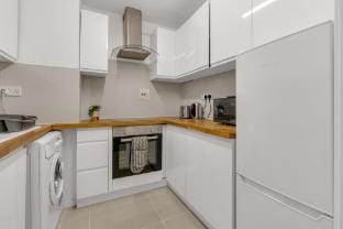 One Bed Mansion House Apartment in Queens Quay Apartment in London