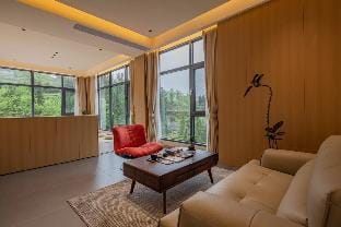 躺在床上就能看见百米绝壁风光 Vacation rental in Hubei