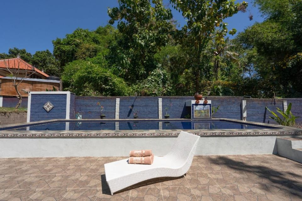 Calm Haven Villa with Amabela Garden Lovina Mitra RedDoorz Hotel in Bali