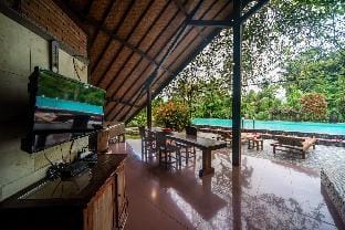 Artist Villa 4BR Dandan Bukit Tranquil View Villa in Blahbatuh