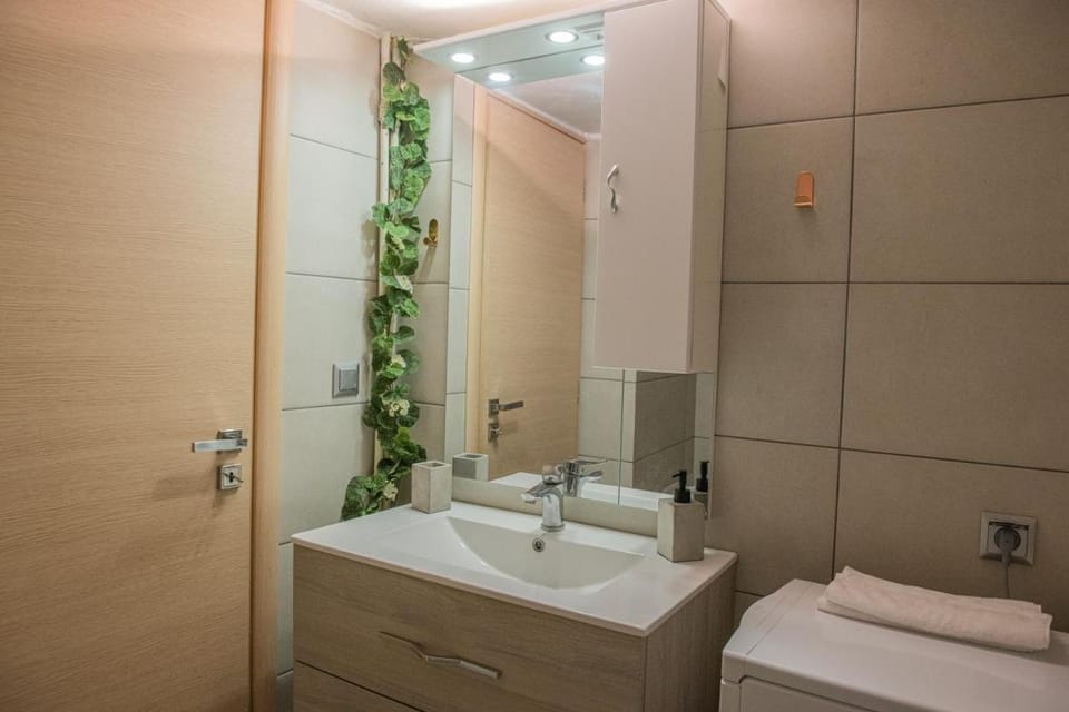 Urban Oasis, Stylish Apartment in Piraeus Center Apartment in Pireas