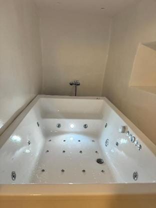 White Sand jacuzzi Suite Apartment in Decentralized Administration of the Aegean