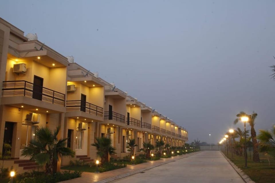 Vrindavan Dreams Hotel And Suites Hotel in Uttar Pradesh