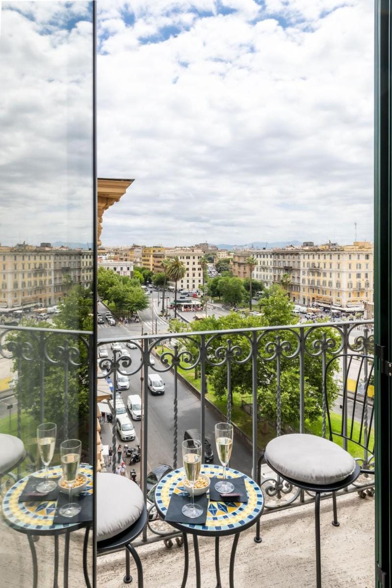 St Peter Twelve Bed and Breakfast in Rome