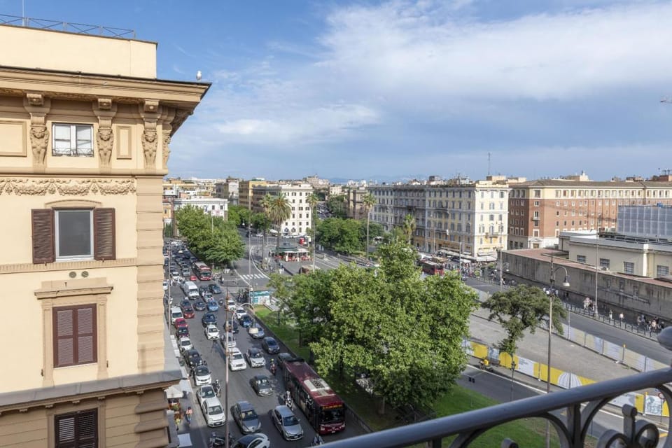 St Peter Twelve Bed and Breakfast in Rome