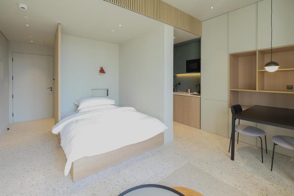 Business-Ready Executive Studio with Burj View Apartment in Dubai
