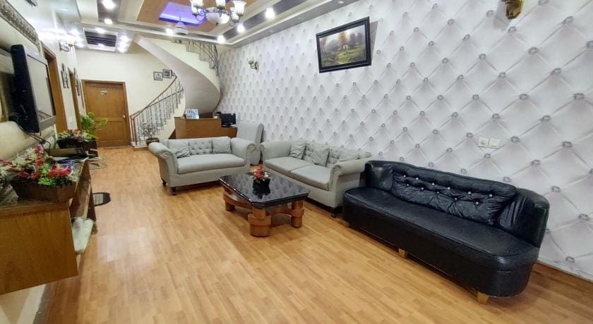 Clifton inn Guest HOUSE Bed and Breakfast in Karachi