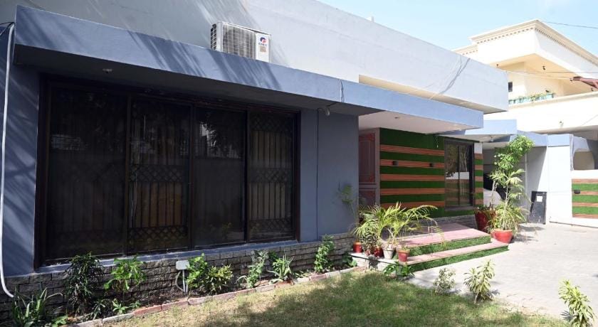 Clifton inn Guest HOUSE Bed and Breakfast in Karachi
