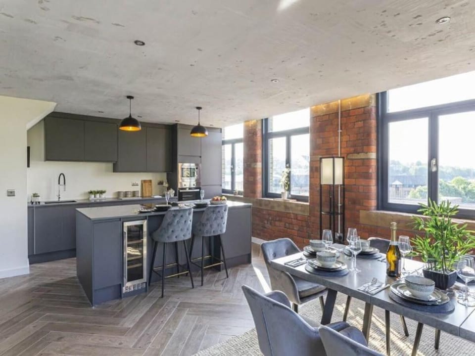 5-Bedroom Luxury Duplex Penthouse Apartment in Bradford