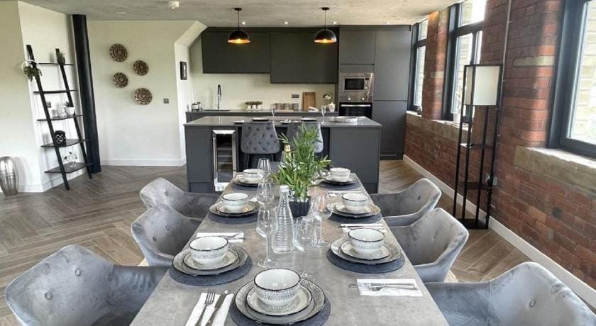 5-Bedroom Luxury Duplex Penthouse Apartment in Bradford