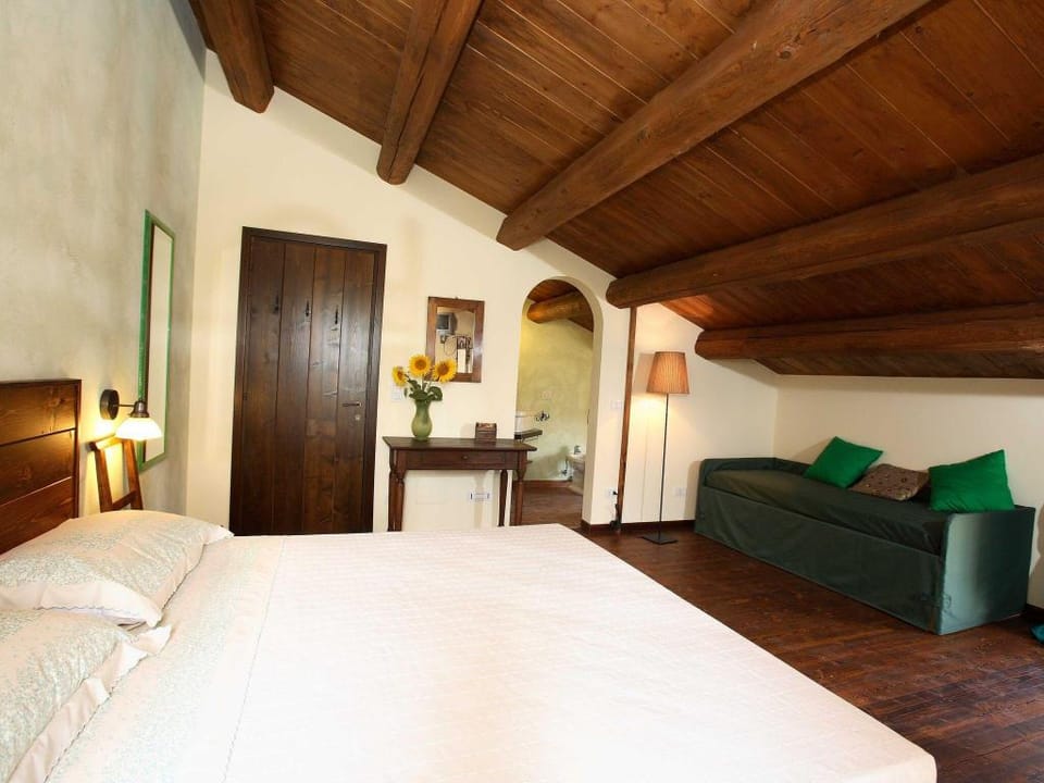 Spacious country house with swimming pool Villa in Marche