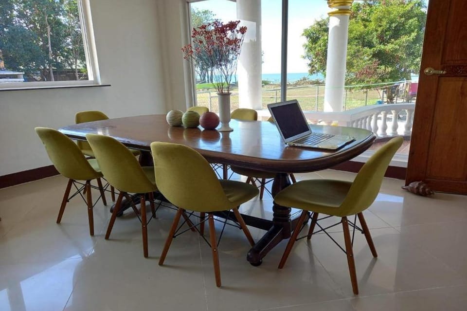 Seven Waves Beachfront La Union Hotel in La Union